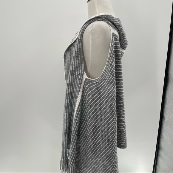 Rooted Soul NWT Woman’s Reversible Shaw - Picture 2 of 7